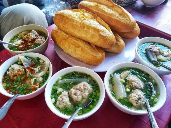 Bánh mì xíu mại Hoàng Diệu - Top quán ăn ngon ở Đà Lạt Bánh mì xíu mại Hoàng Diệu - Top quán ăn ngon ở Đà Lạt
