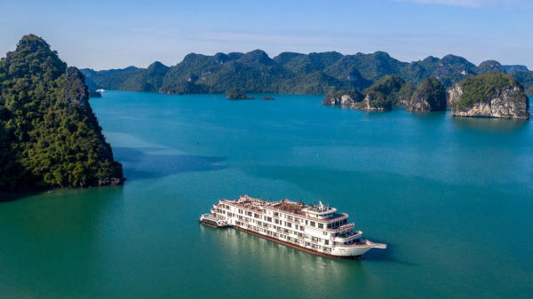 Du thuyền vịnh Hạ Long 2 ngày 1 đêm tốt nhất - Ambassador Cruise