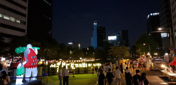 Chợ đêm suối Cheonggyecheon, Seoul, Hàn Quốc Chợ đêm suối Cheonggyecheon, Seoul, Hàn Quốc