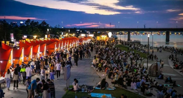 Chợ đêm Yeouido, Seoul, Hàn Quốc Chợ đêm Yeouido, Seoul, Hàn Quốc