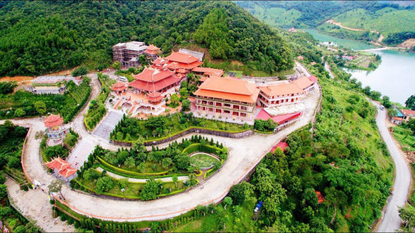 Địa điểm tham quan gần Sonasea Vân Đồn