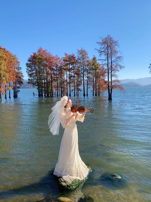 hồ Nhĩ Hải đi đến nơi có gió