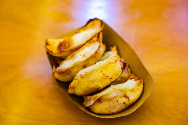 Bánh áp chảo nhân gà Trùng Khánh