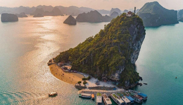 đảo Titov vịnh Hạ Long