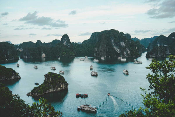 Bay thủy phi cơ ngắm cảnh vịnh Hạ Long