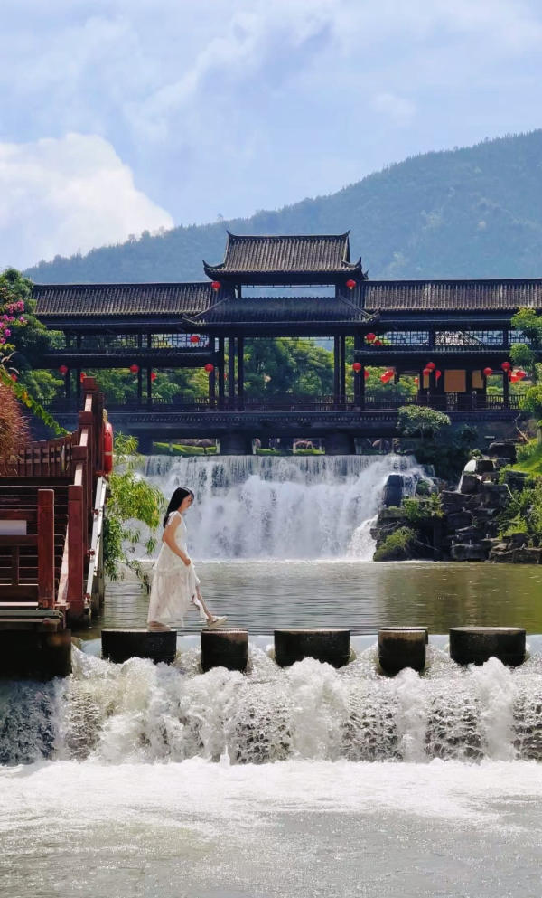 Châu Hồng Hà ở đâu