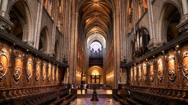 Nhà thờ Đức Bà Paris - Địa điểm du lịch nổi tiếng Pháp 02