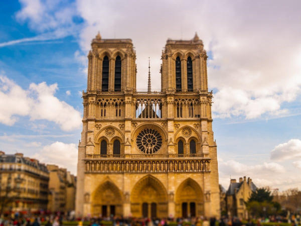 Nhà thờ Đức Bà Paris - Địa điểm du lịch nổi tiếng Pháp 01 Nhà thờ Đức Bà Paris - Địa điểm du lịch nổi tiếng Pháp 01