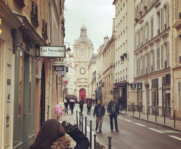 Đi bộ trên đường phố Paris - Một trải nghiệm được yêu thích khi đi du lịch Pháp Đi bộ trên đường phố Paris - Một trải nghiệm được yêu thích khi đi du lịch Pháp