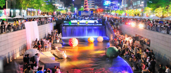 Suối Cheonggyecheon, Seoul, Hàn Quốc Suối Cheonggyecheon, Seoul, Hàn Quốc