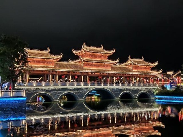 tham quan Sùng Tả