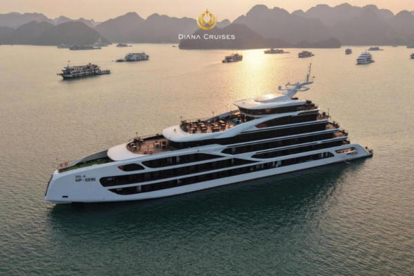 Du thuyền cao cấp mới nhất vịnh Lan Hạ - Diana Cruise