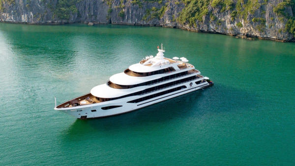 du thuyền Lan Hạ 5 sao