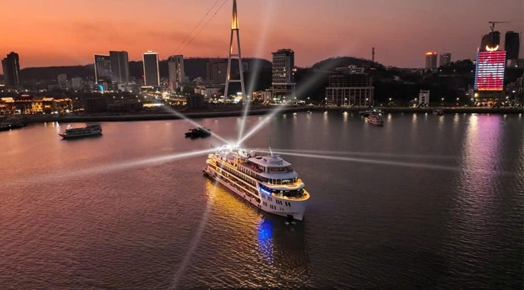 Checkin du thuyền Luna