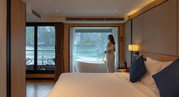 Du thuyền ngủ đêm 5 sao giá tốt vịnh Hạ Long