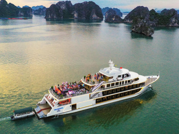 Du thuyền Hạ Long 1 ngày Sea Octopus Cruise Du thuyền Hạ Long 1 ngày Sea Octopus Cruise