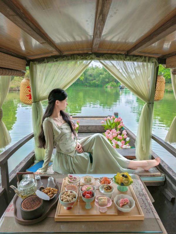 Ngồi thuyền Tây Hồ Hàng Châu