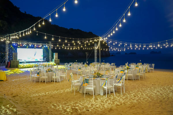 Địa điểm tổ chức Gala Dinner ngoài trời cho đoàn ở Cát Bà Địa điểm tổ chức Gala Dinner ngoài trời cho đoàn ở Cát Bà