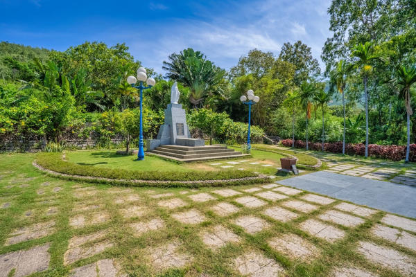 mộ thi sĩ Hàn Mặc Tử