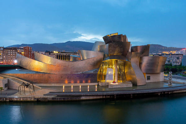 Bảo tàng Guggenheim Bilbao - Top địa điểm du lịch Tây Ban Nha đẹp Bảo tàng Guggenheim Bilbao - Top địa điểm du lịch Tây Ban Nha đẹp
