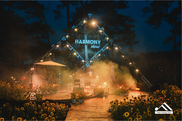 Show diễn giữa rừng thông Tuần Châu resort Hạ Long