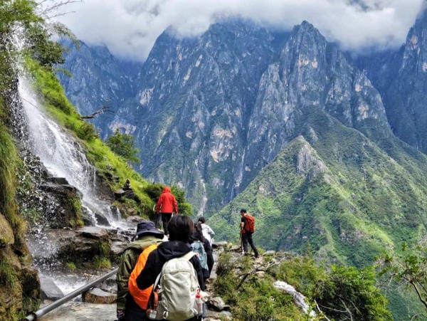 đi bộ đường dài Hổ Khiêu Hiệp