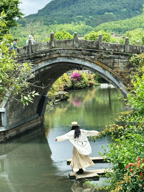 Cầu Song Hồng - Hoà Thuận Cổ Trấn