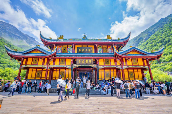 đền Hoàng Long