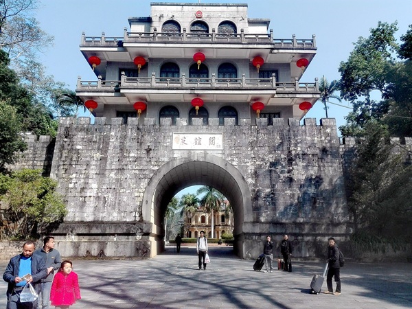 Hữu Nghị Quan Bằng Tường
