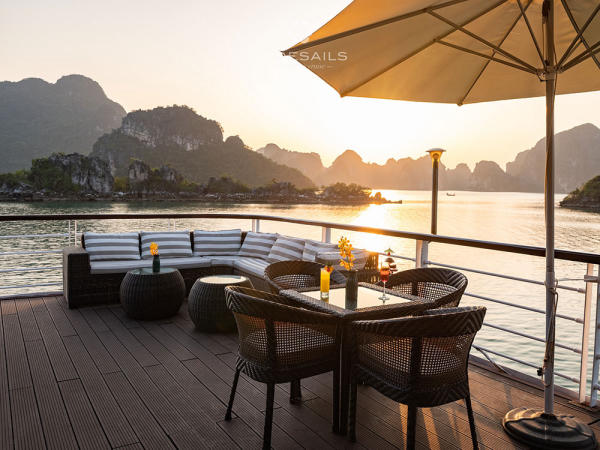Du thuyền trong ngày vịnh Lan Hạ - Jade Sails 01