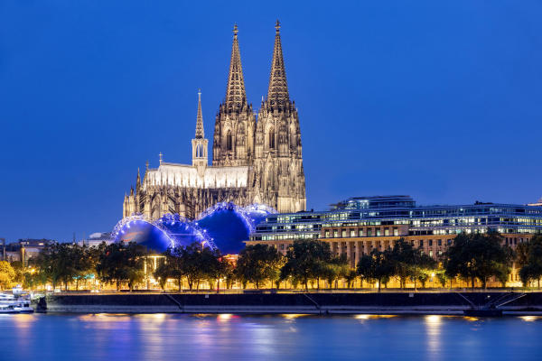 Nhà thờ lớn Kölner Dom, Cologne - Địa điểm nổi tiếng ở Đức Nhà thờ lớn Kölner Dom, Cologne - Địa điểm nổi tiếng ở Đức