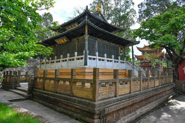 Khu thắng cảnh Kim Điện Côn Minh