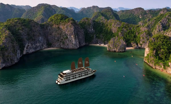 Du thuyền vịnh Bái Tử Long