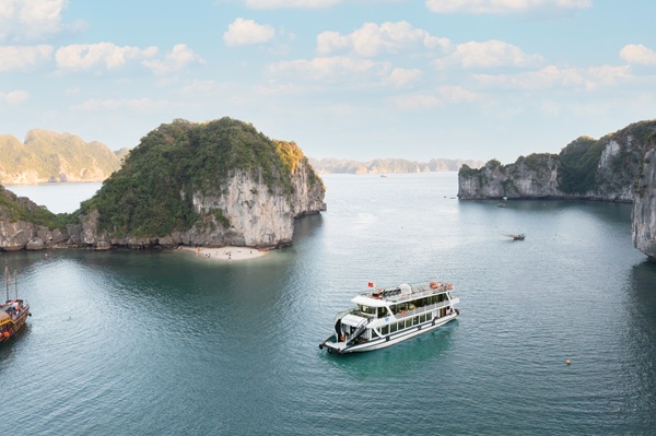 Du thuyền Hạ Long 1 ngày La Regina Day Cruise Du thuyền Hạ Long 1 ngày La Regina Day Cruise