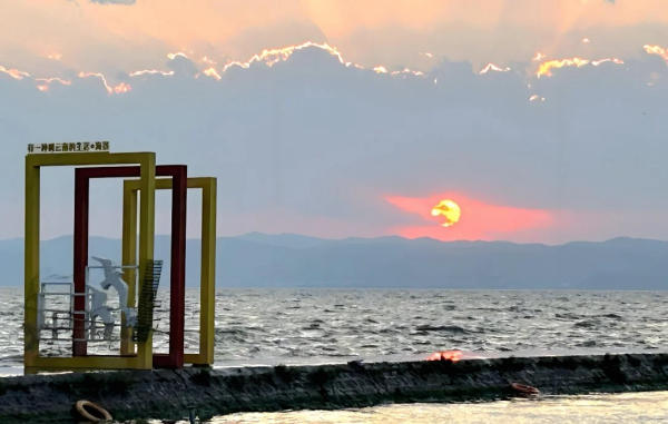 Ngắm hoàng hôn ở thôn Hải Yến Côn Minh