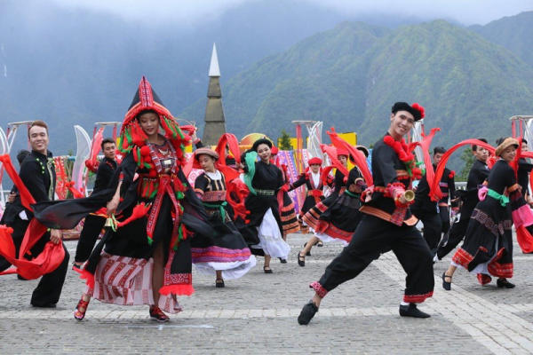 Tour du lịch Xuyên Việt 01 Tour du lịch Xuyên Việt 01