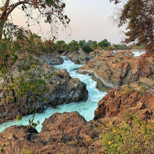 Thác Li Phi, Lào Thác Li Phi, Lào