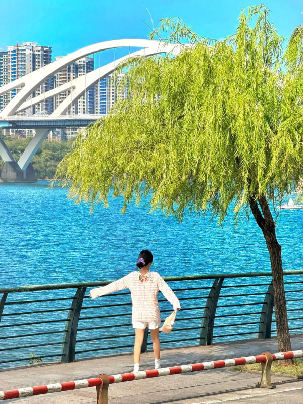 Không gian phố đi bộ ven sông Liễu Giang