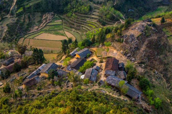 Lô Lô Chải - Lũng Cú - Hà Giang Lô Lô Chải - Lũng Cú - Hà Giang