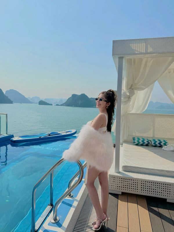 Du thuyền Luna Halong Cruise 02 Du thuyền Luna Halong Cruise 02