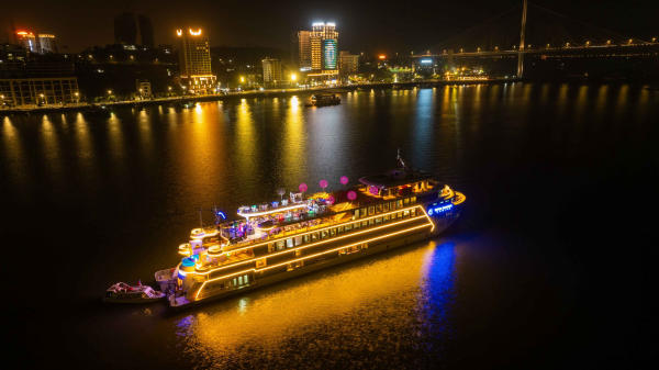 Du thuyền ăn tối Luna Halong Cruise Du thuyền ăn tối Luna Halong Cruise