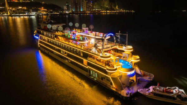 Du thuyền Hạ Long Luna Cruise Du thuyền Hạ Long Luna Cruise