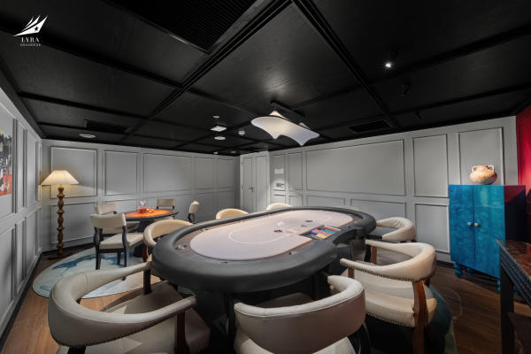 Poker & Cigar Club Lyra Grandeur Lan Hạ