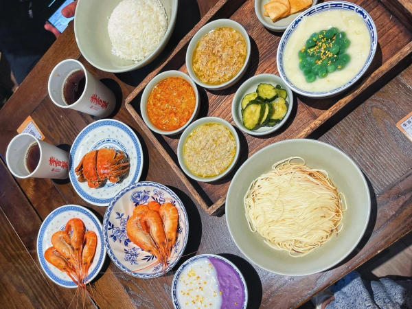Ăn mì cua lông