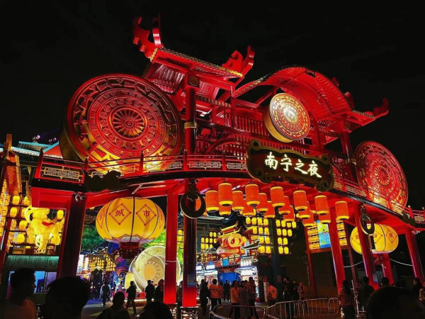 Đi tour tự túc hay theo đoàn hợp lý hơn