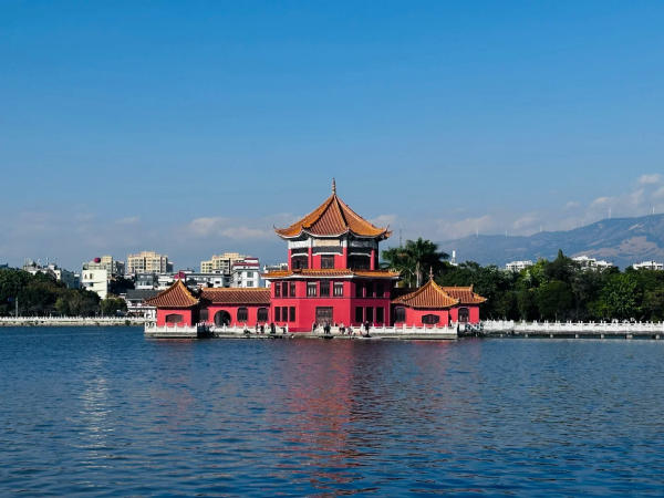 Tham quan công viên Nam Hồ Mông Tự