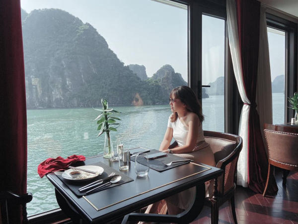 Những góc check in “nghìn like” trên du thuyền Ambassador 16 Những góc check in “nghìn like” trên du thuyền Ambassador 16