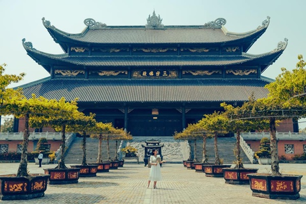 Chùa du xuân đầu năm Chùa du xuân đầu năm