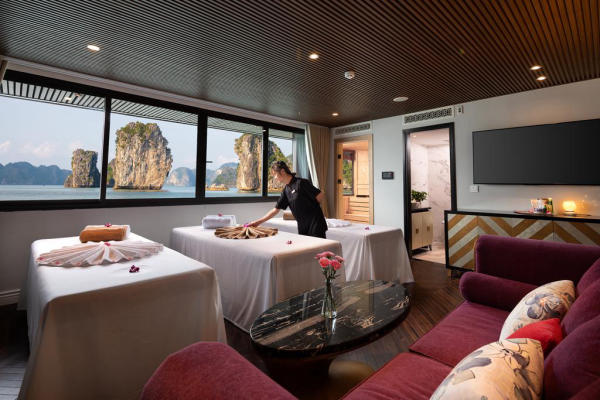 Stellar Of The Seas cruise halong bay