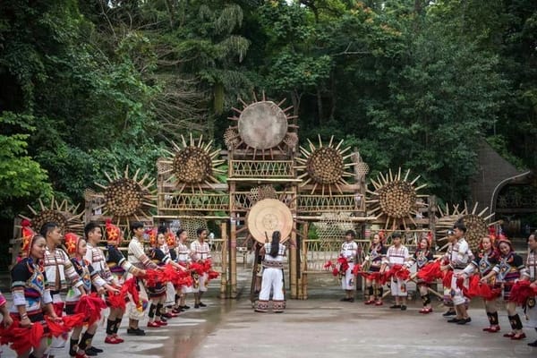 làng dân tộc Cơ Nặc Tây Song Bản Nạp